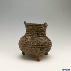 DB027 漢代醬釉陶卷雲紋三足釜