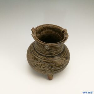 DB027 漢代醬釉陶卷雲紋三足釜