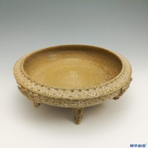 DB007 漢代原始青瓷模印雲紋三足盤