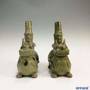 EB019 晉代越窯土青瓷胡人騎辟邪燈台一對