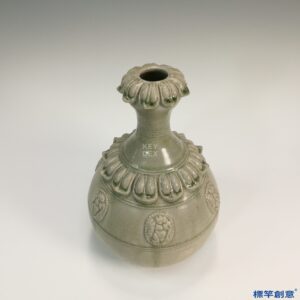 FA002 隋代相州窯白釉貼蓮瓣寶相花佛教蒜頭瓶收妖瓶