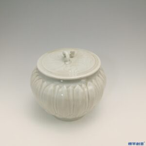 GA006 宋代湖田窯青白瓷刻蓮瓣紋帶蓋供水鉢