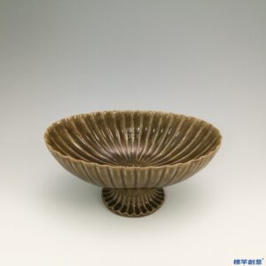 GA008 宋代越窯醬釉菊瓣紋橢圓形高足供盤