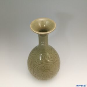 GB195 北宋耀州窯青瓷刻纏枝牡丹紋玉壺春瓶