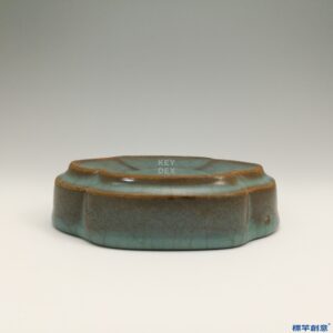 GE026 金代鈞窯系淺藍釉葵瓣式文房筆舔