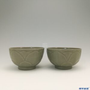 GB016 北宋龍泉窯青瓷刻蓮瓣紋茶盞一對