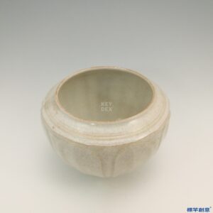 GC003 南宋湖田窯米白釉薄胎蓮瓣紋佛教鉢形供水杯
