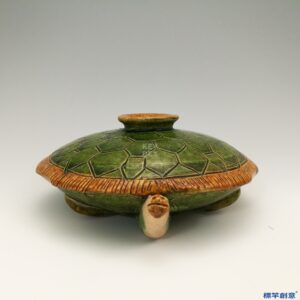 KK044 20世紀末三彩陶仿遼代龜形油燈