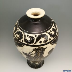 GE003 金代磁州窯醬黑釉剔人物花卉紋梅瓶