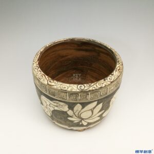 HA004 元代吉州窯米白釉黑彩繪蓮花紋三足香爐