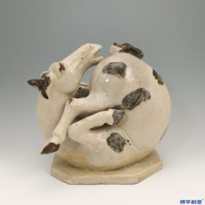 HA016 元代磁州窯白釉點褐彩戲馬塑像