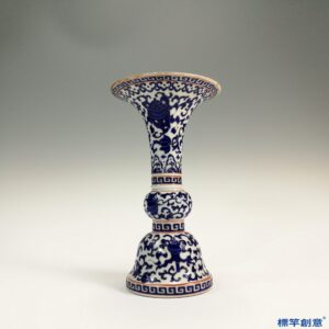 IA010 清乾隆官窯藍釉琺瑯彩乾隆款海獸紋瓷觚