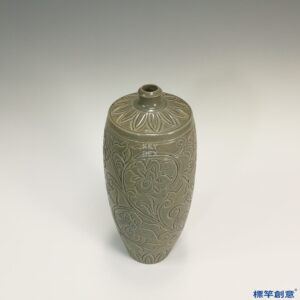 FC006 五代越窯青瓷刻纏枝花卉紋梅瓶