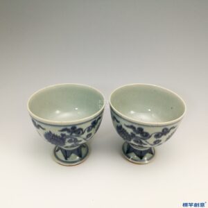 HB014 明代景德鎮窯青花繪纏枝蓮紋高足供水杯一對