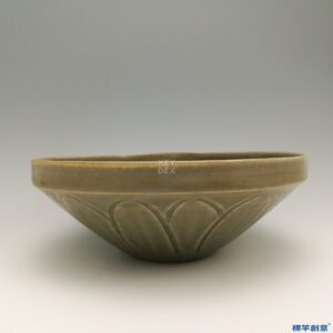 GB024 北宋龍泉窯土青瓷刻蓮瓣紋洗口碗