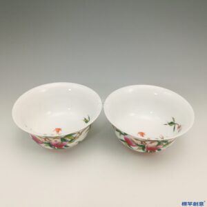 KK009 20世紀末曉芳窯粉彩過牆福壽杯一對