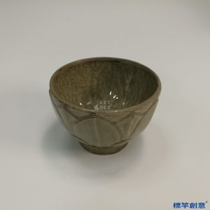 GB036 北宋龍泉金村窯青釉瓷刻花蓮瓣紋佛教供水杯一對