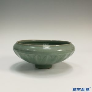 GC048 南宋龍泉窯青瓷刻蓮瓣紋佛教食具歛口缽形碗