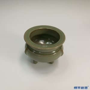 GC056 南宋龍泉窯青釉瓷三足出筋鬲式爐