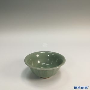 GC121 南宋龍泉窯梅青瓷刻蓮瓣紋碗