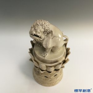 FB048 唐代邢窯米白釉高座蓮瓣紋佛教塑獅香燻爐