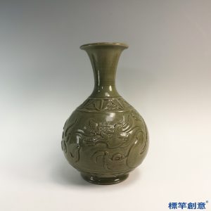 GB112 北宋耀州窯青釉瓷刻龍紋玉壺春瓶