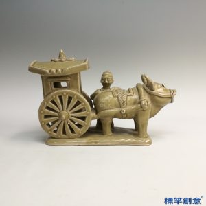 FA014 隋代相州窯土黃釉陪葬牛車車伕俑