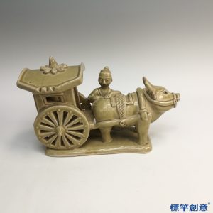 FA014 隋代相州窯土黃釉陪葬牛車車伕俑