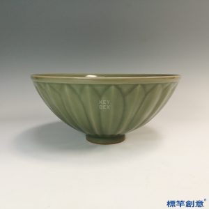 GC194 南宋龍泉窯梅青瓷刻蓮瓣紋大碗