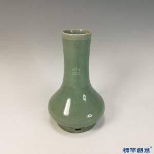 GC204 南宋龍泉窯梅青瓷穿帶長頸瓶