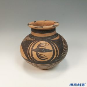 AA017 馬家窯文化繪飛魚紋陶壺