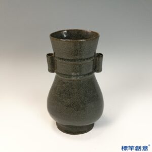 GC217 南宋龍泉溪口窯灰黑釉哈密瓜紋貫耳瓶