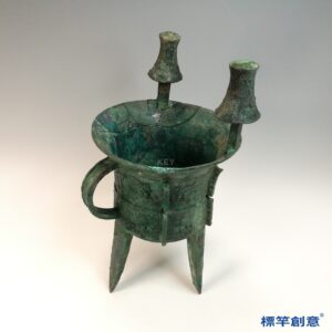 BB049 疑 商周時期青銅器饕餮雲雷紋帶把圓柱斝