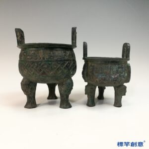 BB084 疑 商周時期青銅器夔龍雲雷紋三足小鼎一對