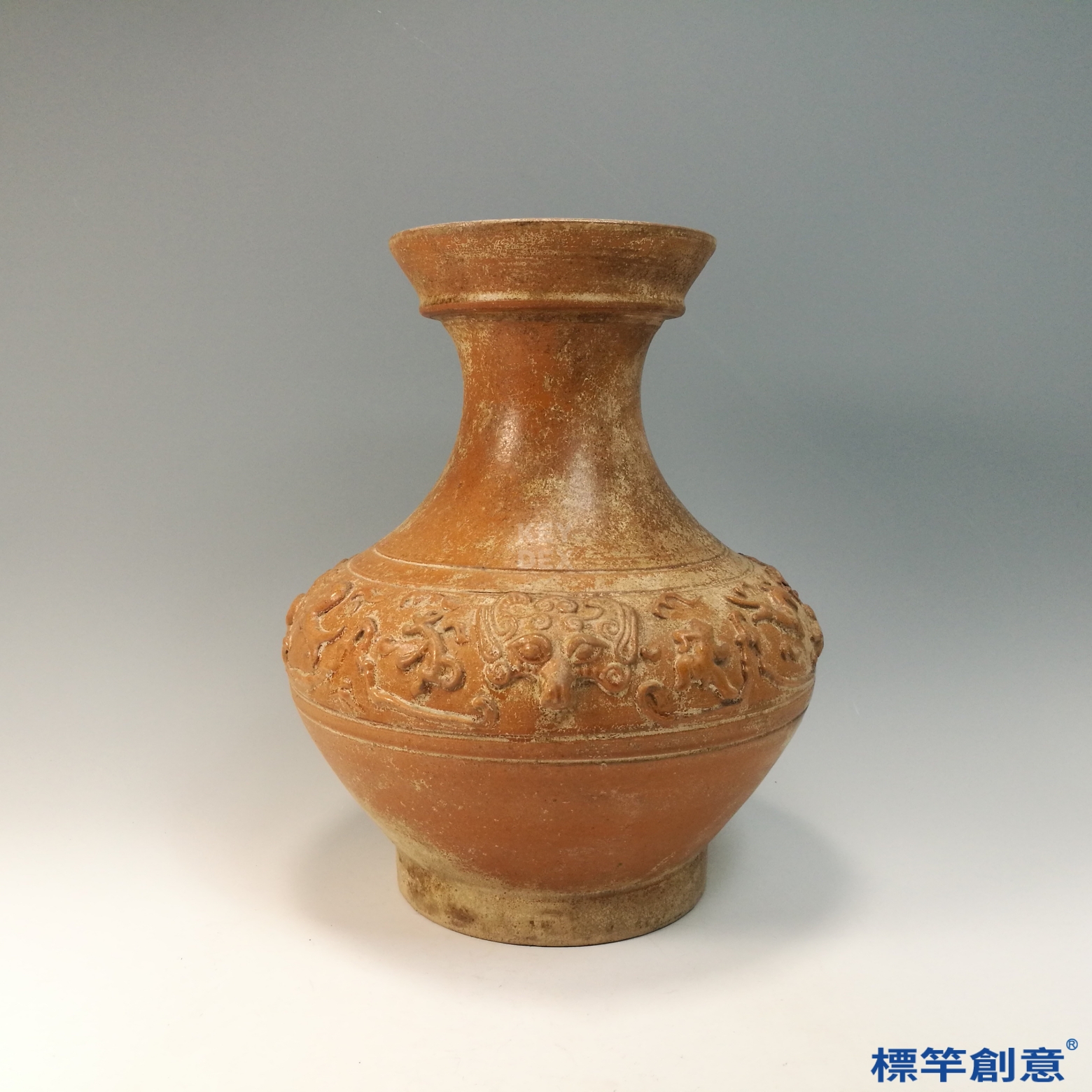 DB047 漢代黃釉陶盤口貼塑走獸紋陶壺