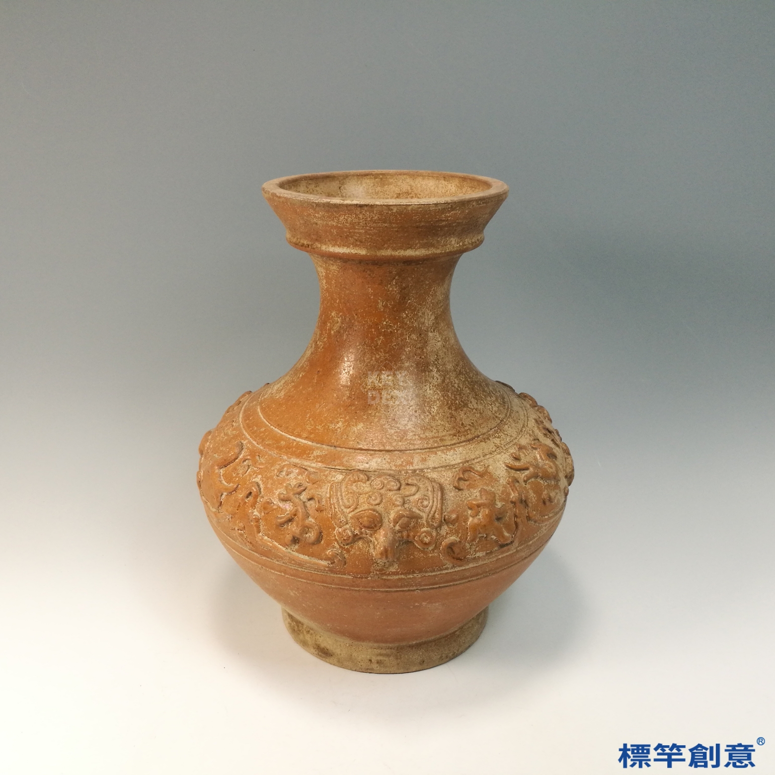 DB047 漢代黃釉陶盤口貼塑走獸紋陶壺:圖片 2