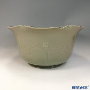 FC078 五代越窯青瓷刻蓮瓣紋花口魚缸