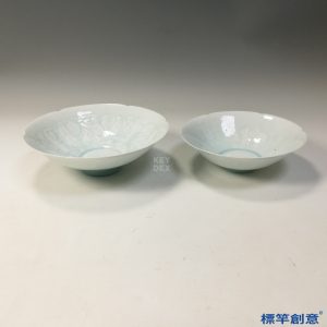 GC230 南宋湖田窯青白瓷刻嬰戲紋葵口薄胎碗一對
