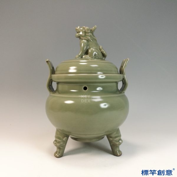 HB058 明代龍泉窯梅青釉瑞獸鈕三足爐
