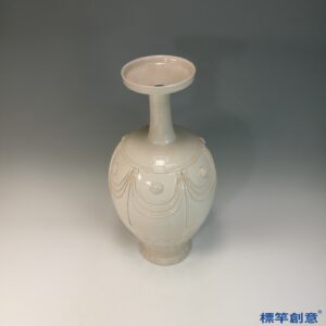 GB192 北宋定窯米白釉貼串珠寶相花盤口瓶