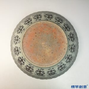 HB081 明洪武官窯釉裡紅繪菊花紋葵口大盤
