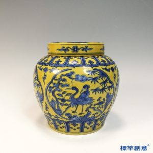 HB095 明代中晚期黃釉地青花成化款歲寒三友鶴紋蓋罐