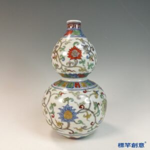 HB097 明晚期景德鎮窯鬥彩成化款纏枝花卉紋葫蘆瓶