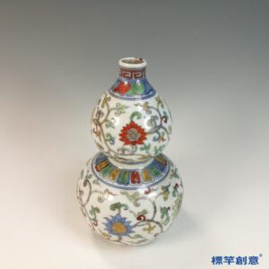 HB097 明晚期景德鎮窯鬥彩成化款纏枝花卉紋葫蘆瓶