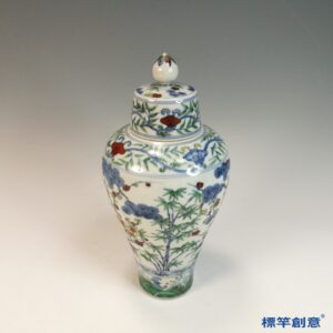 HB102 明晚期景德鎮窯鬥彩成化款歲寒三友紋蓋梅瓶