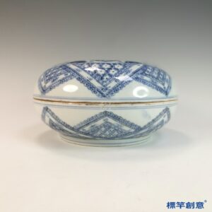 HB105 明中晚期青花成化款團壽八寶紋蓋盒