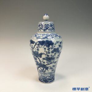 HB119 明中晚期青花成化款歲寒三友紋帶蓋梅瓶