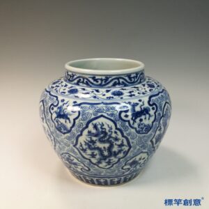 HB124 明中晚期青花成化款龍鳳紋蓋大罐