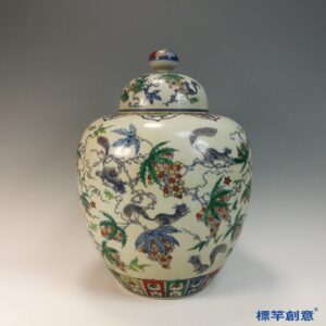 IA085 清康熙鬥彩葡萄松鼠紋成化款大蓋罐