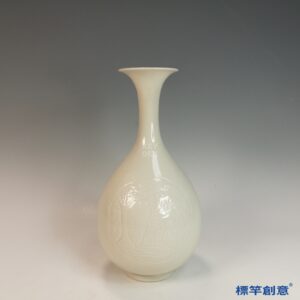 GB197 北宋定窯白釉刻玉兔搗藥紋玉壺春瓶